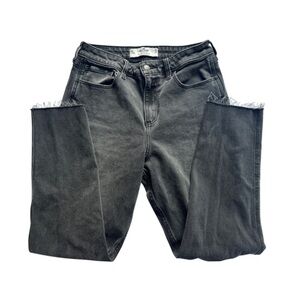 Hollister Curvy High-Rise Mom Jeans